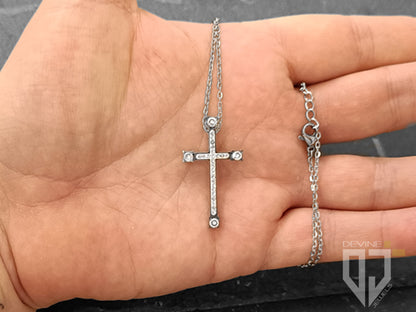 Collana Ashvin croce con zirconi in acciaio argentata