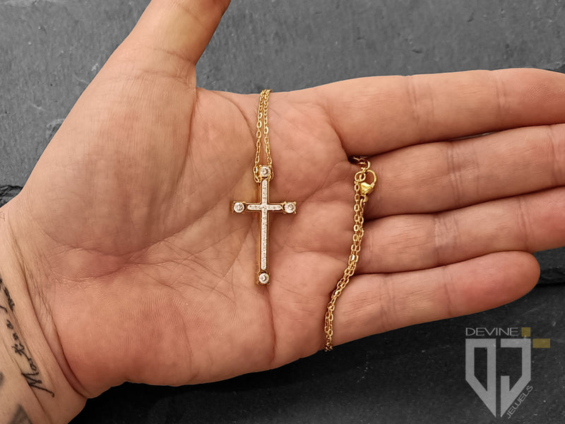 Collana Ashvin croce con zirconi in acciaio dorata