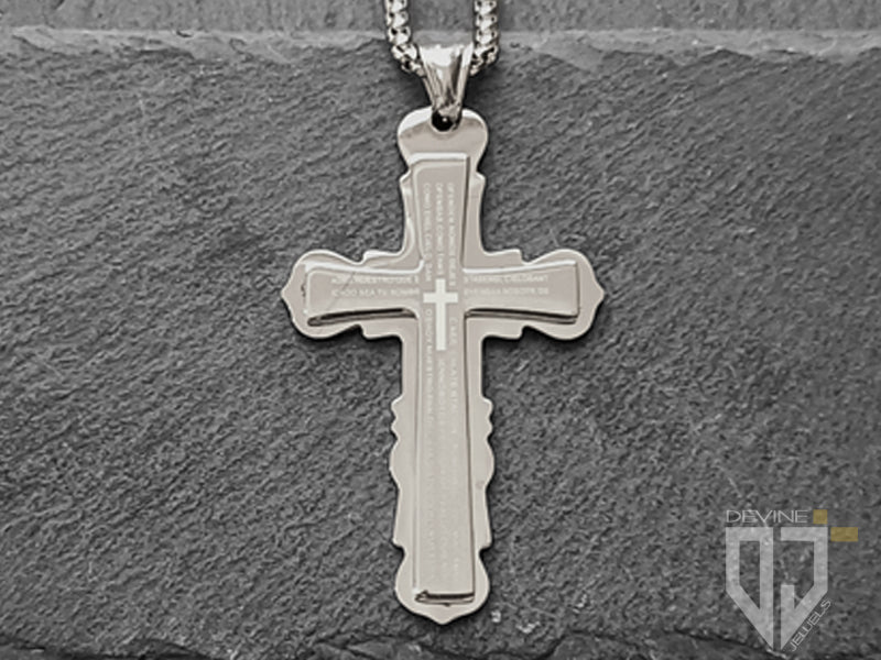 La collana Anat combina la purezza e la sacralità con lo stile. Un design elegante permette di poterla facilmente indossare vicino al tuo cuore o insieme ad altri accessori per un look più accattivante.