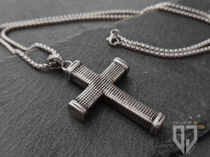 Collana Milkom croce Chevalier in acciaio