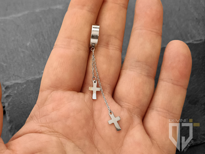 Orecchino a cerchio spesso in acciaio con catenella e ciondoli dal design croce argentati