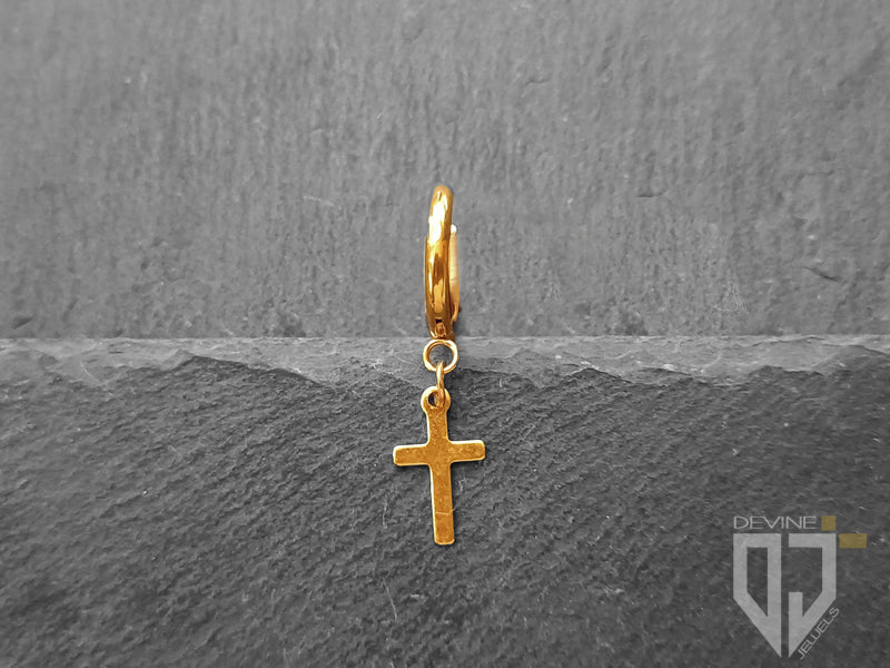 Single hoop earring with golden steel cross 