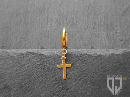 Single hoop earring with golden steel cross 