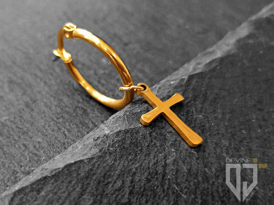 Single hoop earring with golden steel cross 