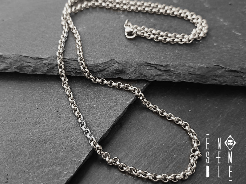 Abbastanza casual per essere indossata ogni giorno e per diventare uno dei tuoi accessori preferiti. Si fissa con una chiusura a moschettone ed ha una lunghezza di 50 cm