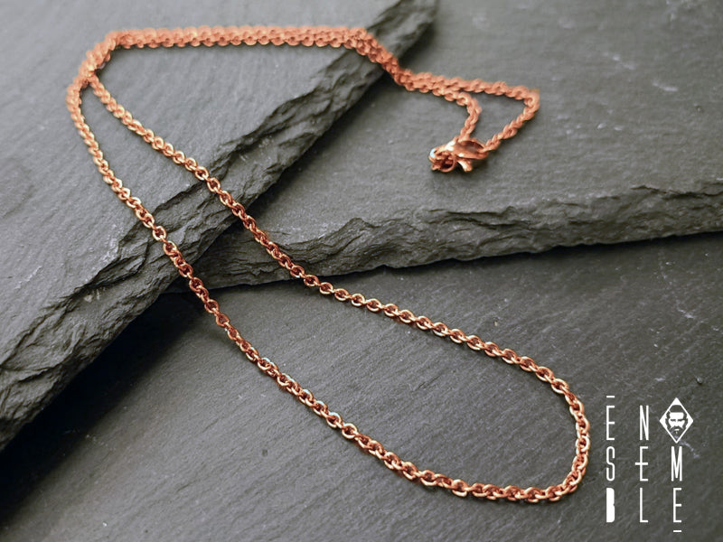 Collana girocollo maglia fine Rolò Ø 1.5 mm realizzata in acciaio chirurgico per essere resistente e durevole, questa collana è bellissima e ti accompagnerà per anni.