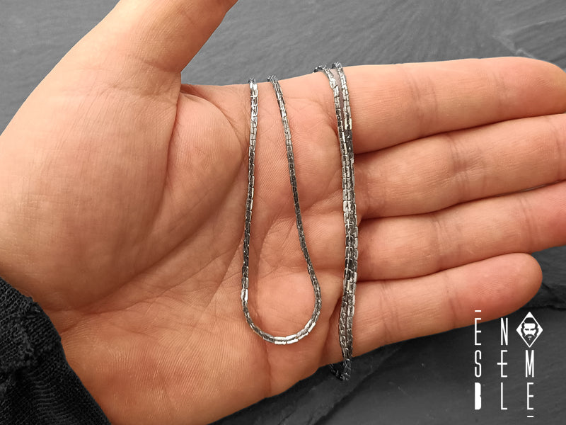 Vuoi far risaltare una semplice t-shirt? O magari stai cercando qualcosa per completare il tuo abbigliamento formale?