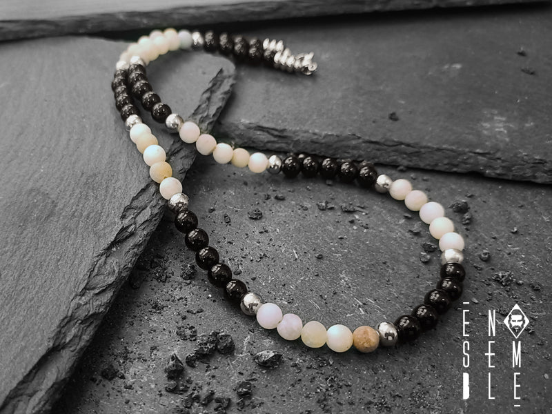 Collana in acciaio con pietre Agata nere e bianche da 6 mm, alternate ad elementi di acciaio 