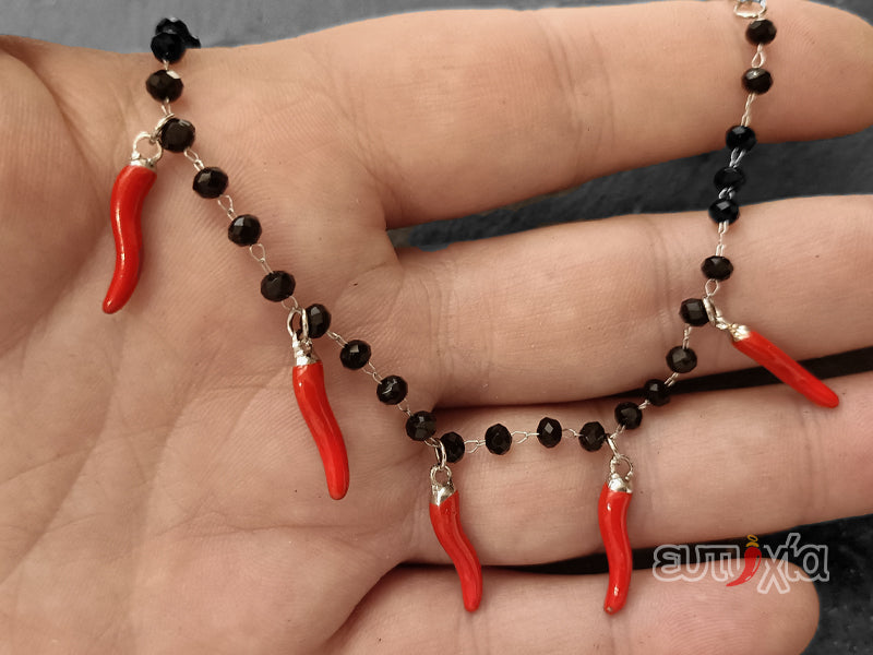 Bracciale Asha cristalli neri e cornetti rossi in acciaio