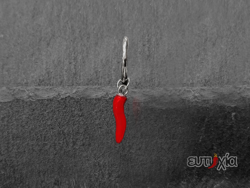 Orecchino cerchio con cornetto pendente smaltato rosso realizzato in acciaio 316L