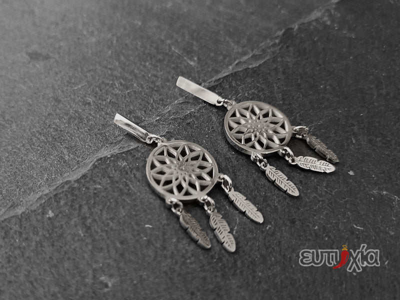 Cadence earring with steel dream catcher 