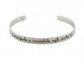 Bracciale rigido con incisa la frase "L'essenziale è invisibile agli occhi" ispirata al Piccolo Principe.  Misura: 6,4 cm di diametro regolabile