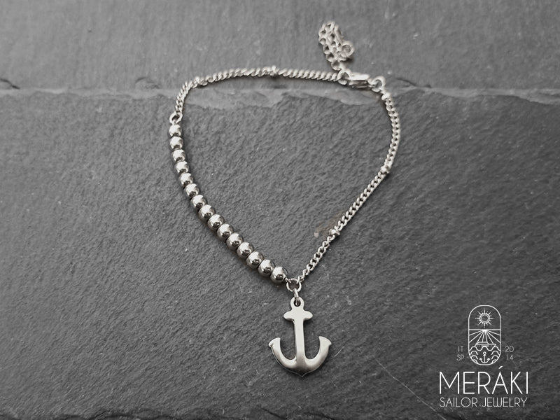 I valori di una donna sono un punto fermo in mezzo all'oceano che nessuna marea potrà mai spostare. 