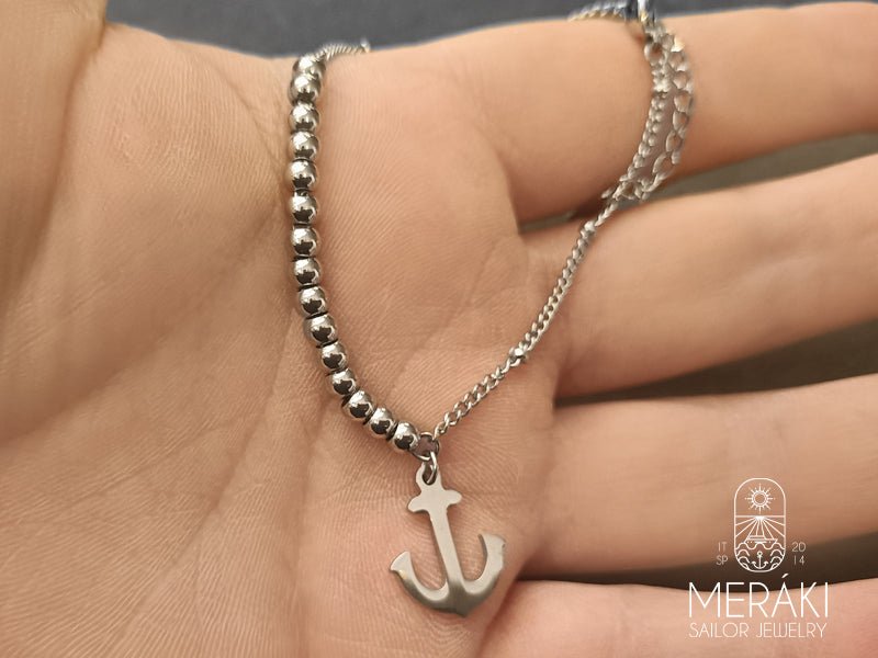 stupendo bracciale realizzato completamente in acciaio con pendete raffigurante un Ancora