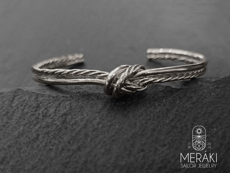 Bracciale rigido regolabile con nodo marinaio realizzato con doppio filo a contrasto in acciaio inossidabile