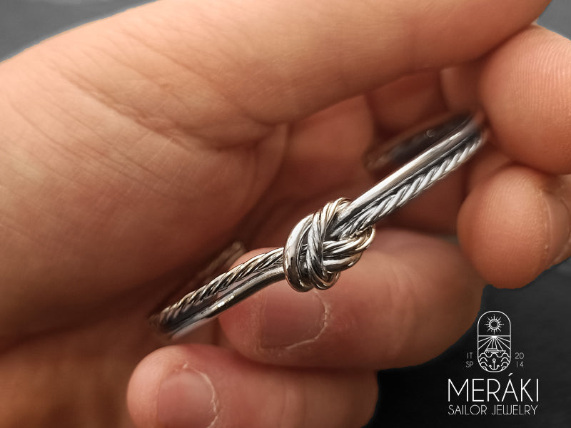 Nodo: È simbolo per eccellenza di unione, del legame tra una o più persone, qualunque essa sia e chiunque essi siano.