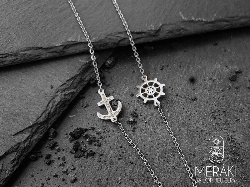Meraki sailor jewelry Collana Harlock in acciaio con ancore e timoni