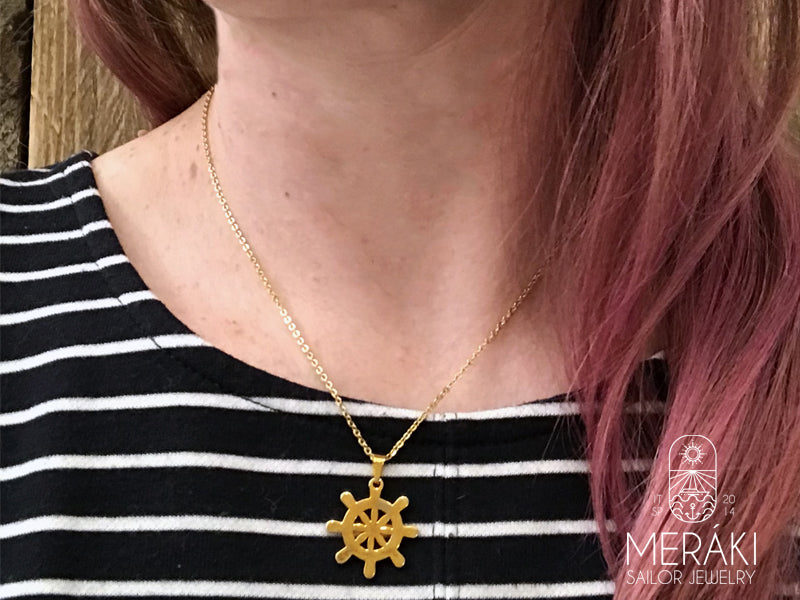 Collana in acciaio dorata con timone