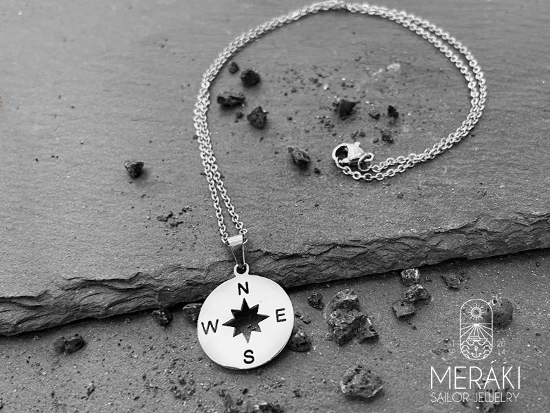Collana Compass Silver in acciaio con rosa dei venti su ardesia by Meraki sailor jewelry