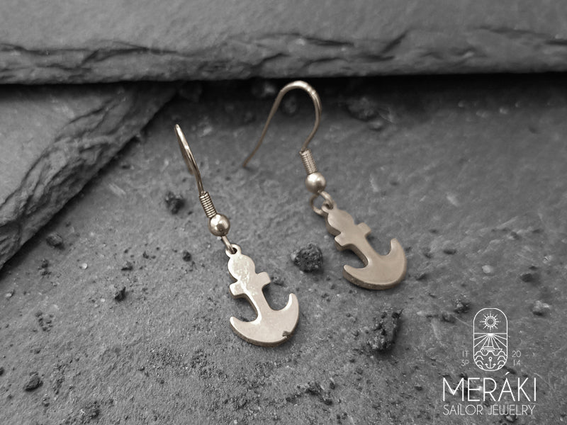 L'ancora rappresenta la fedeltà verso te stesso e rimanere con i piedi ben a terra.