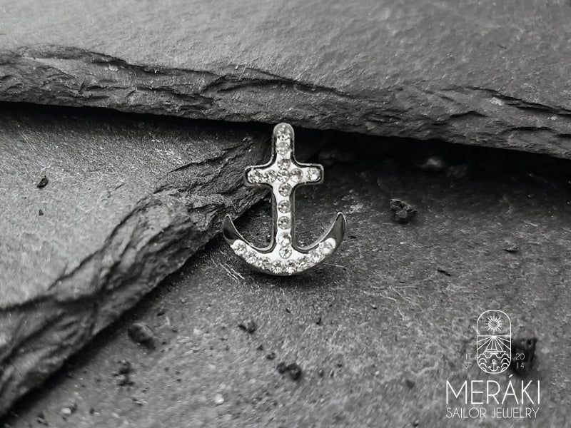 L'ancora rappresenta la fedeltà verso te stesso e rimanere con i piedi ben a terra.