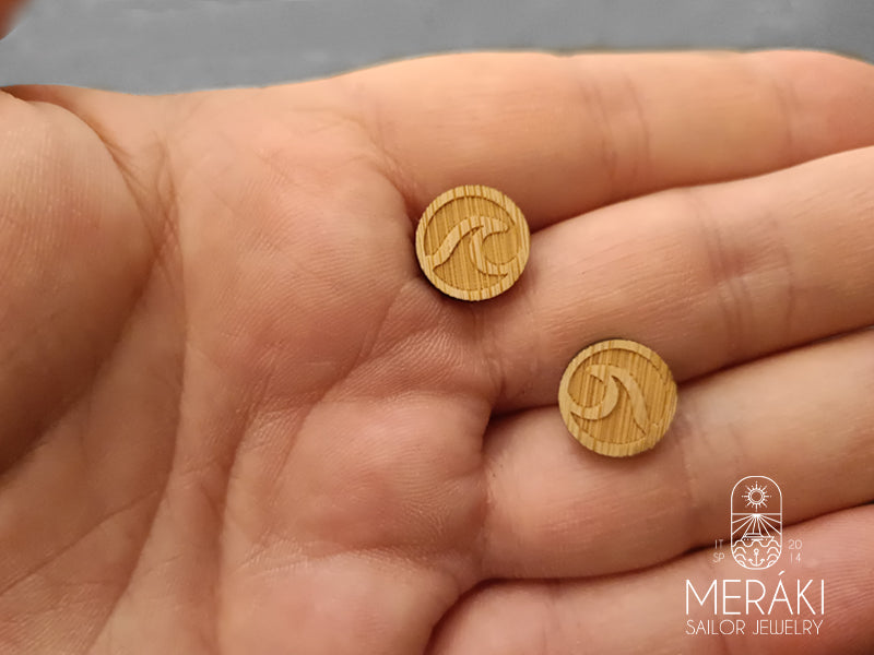 Orecchini design marinaro con onda in legno