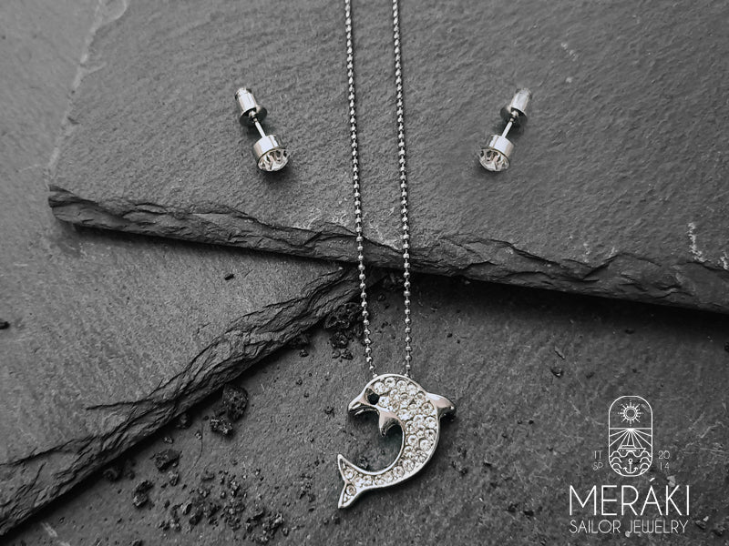 Meraki sailor jewelry parure collana con pendente design delfino e orecchini