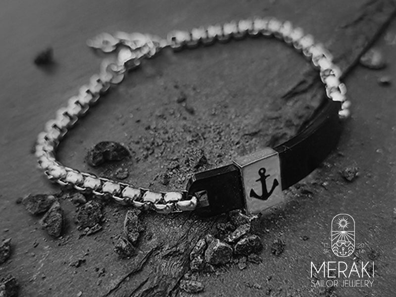 Bracciale Meraki in acciaio con maglia snake e targhetta nera con incisione ancora