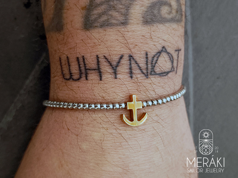 Bracciale Captain Kidd in acciaio con ancora rosata indossato