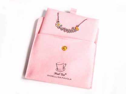 Confezione regalo pochette in velluto rosa collezione Mad Tea Collane da favola
