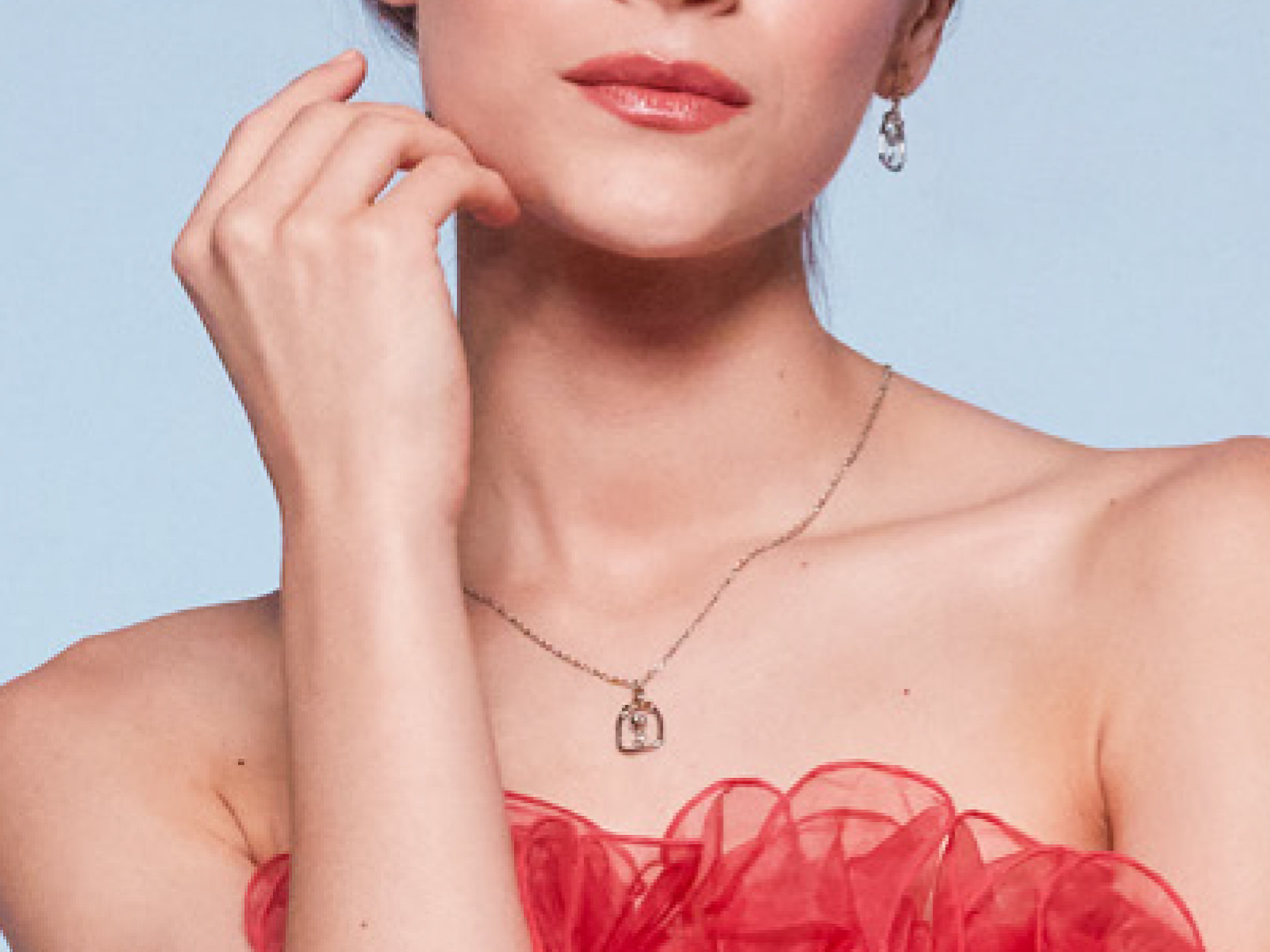 Questa dolcissima collana rappresenta la vera essenza della rosa e della stella del Piccolo Principe: amore e amicizia.  Tutti abbiamo una rosa da custodire e una stella che ci protegge ⭐